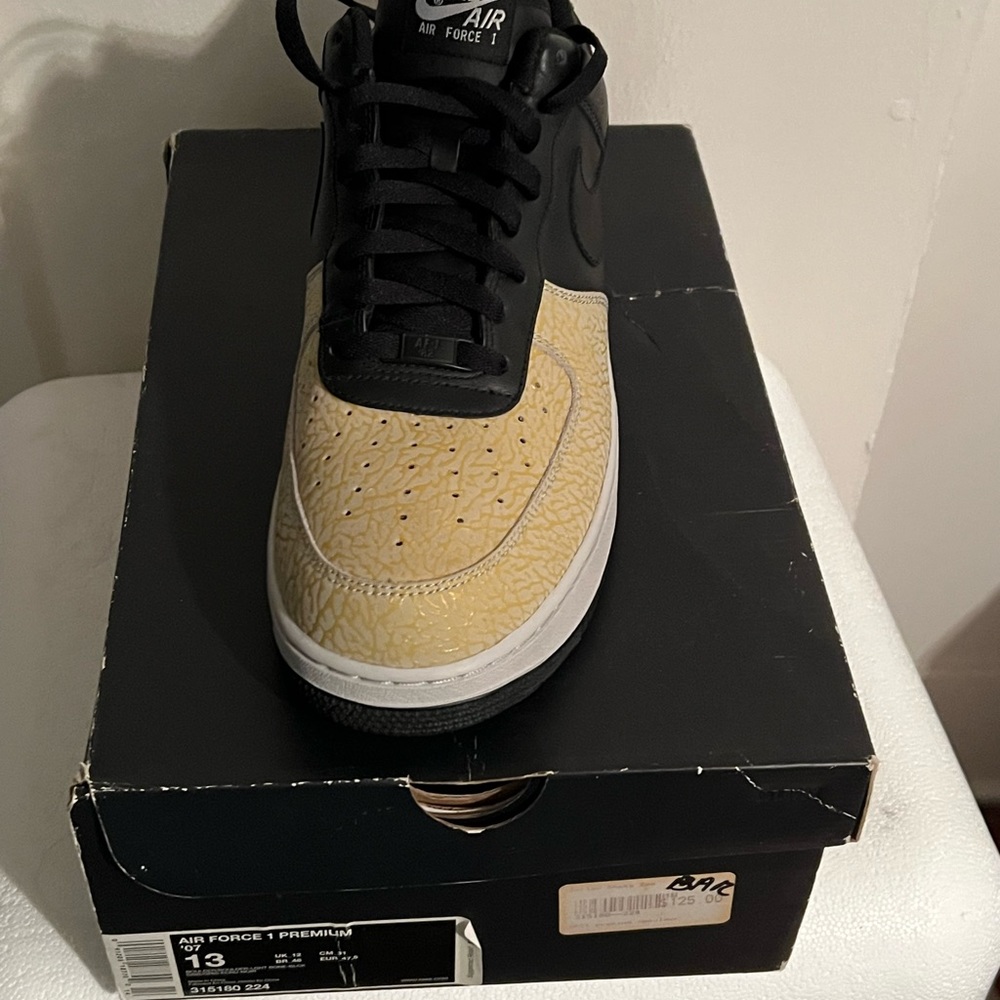 Nike Black and Tan Athletic Shoes - Picture 3 of 10